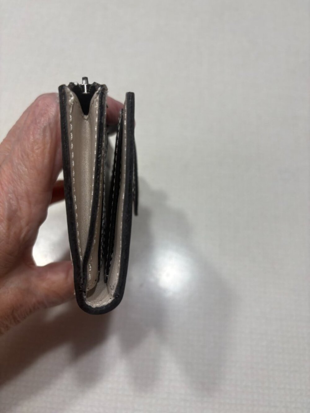 Preowned Patricia Nash Leather wallet in hearts and flowers print - Picture 4 of 8